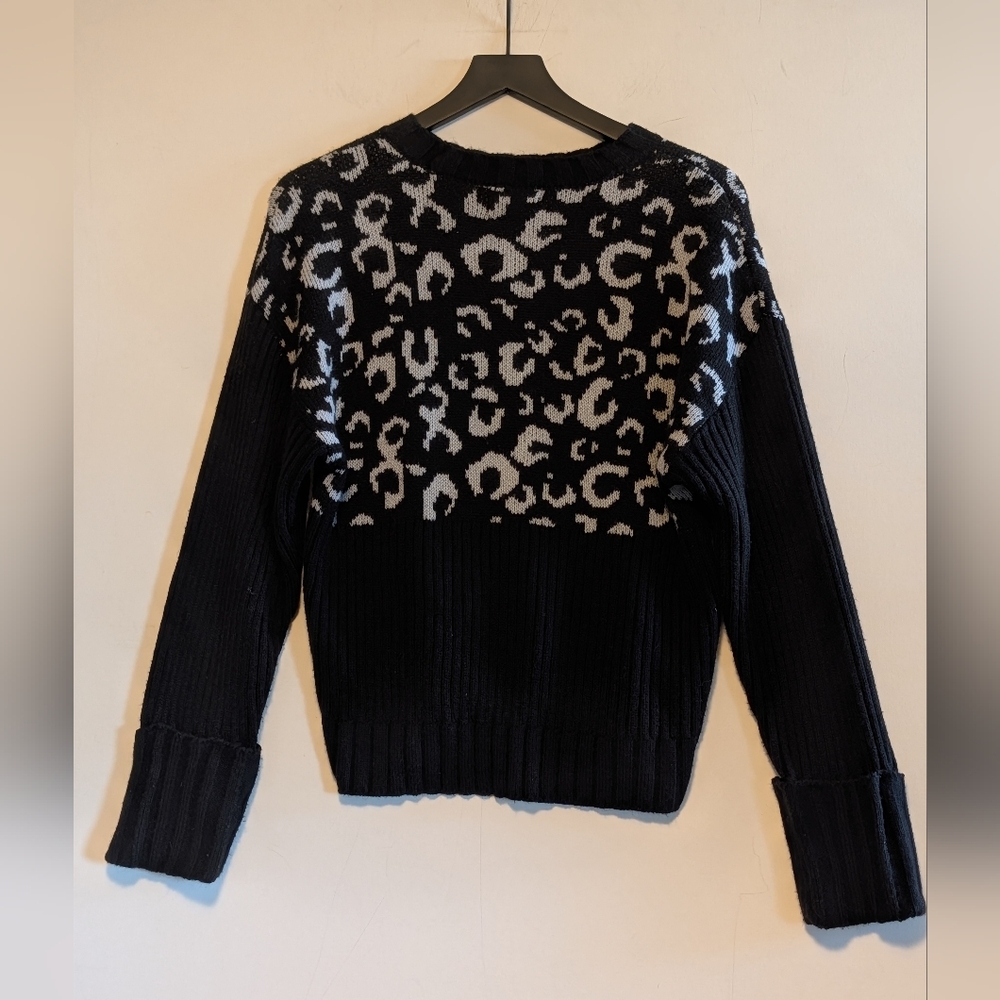Nine West Black Leopard Print Sweater Crewneck Ribbed Medium Warm Soft Versatile